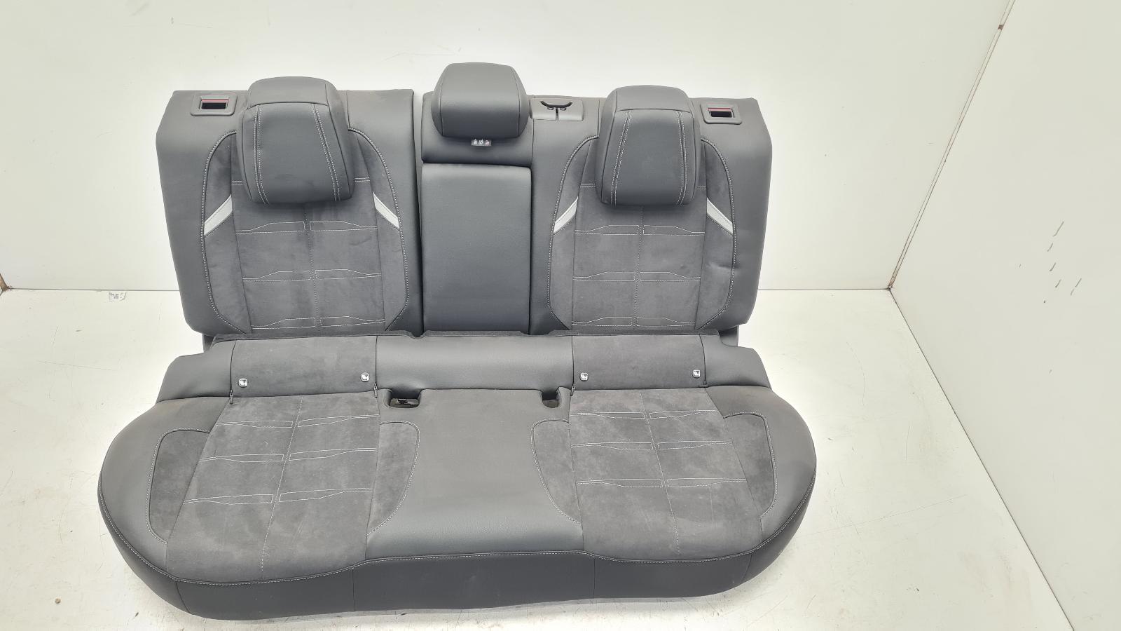 ALCANTARA PVC GRETA X7 FX 9832582880 9832583080 9842227680 98424306ZE HZE TRAMONTANE 9842227780 9842227880 98424312ZE HZE TRAMONTANE 98424316ZE HZE TRAMONTANE HOOFDSTEUNEN 2X 98423976ZD 1X 98423978ZS ZONDER MIDDEN GORDEL