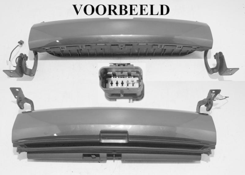 FACELIFT/ ONDERSTE DEEL/ COMPLEET/ 5 PINS STEKKER 2 BEZET/ ZIE 1611893080 NFP