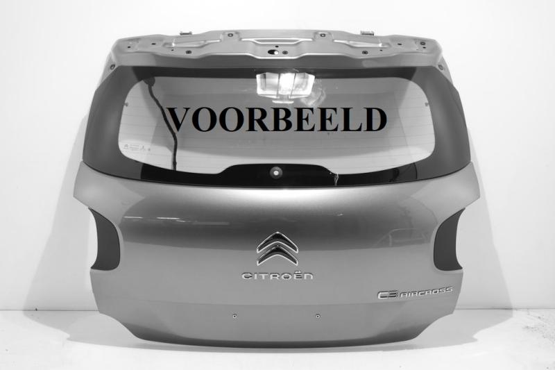 ONGESPOTEN A2, KALE ACHTERKLEP, ZONDER RUIT. LINKS HOEKJE OM, KLEIN DEUKJE BOVENIN EN 2 PLEKJES OP ONDERRAND. YQ00133280