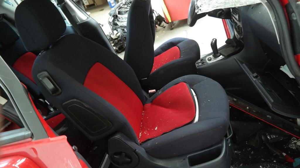 PEUGEOT 1007
