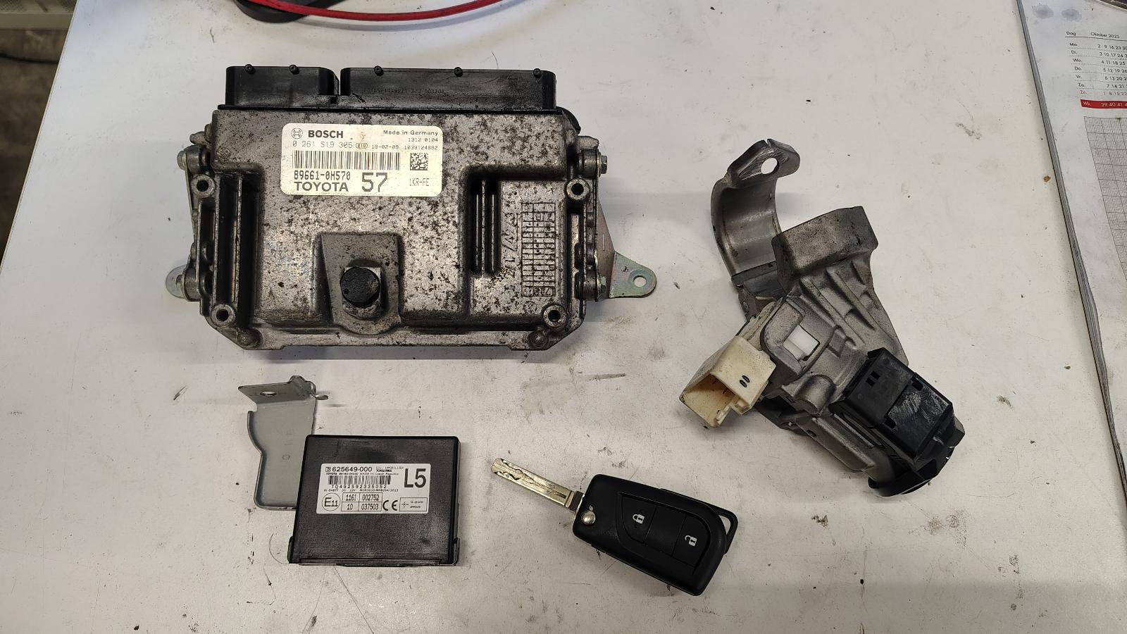 B001151280 RP B001196880 TRANSPONDER B000879180 ECU BOSCH 0261S19306 89661-0H570 TRANSPONDER TOKAI 89780-0H030 ANTENNE B000954580 CONTACTSLOT MET SLEUTEL 1612475680