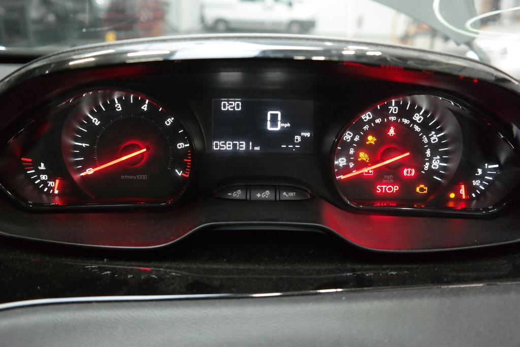 PEUGEOT 208 DRIEDEURS 1.2 VTI EB2