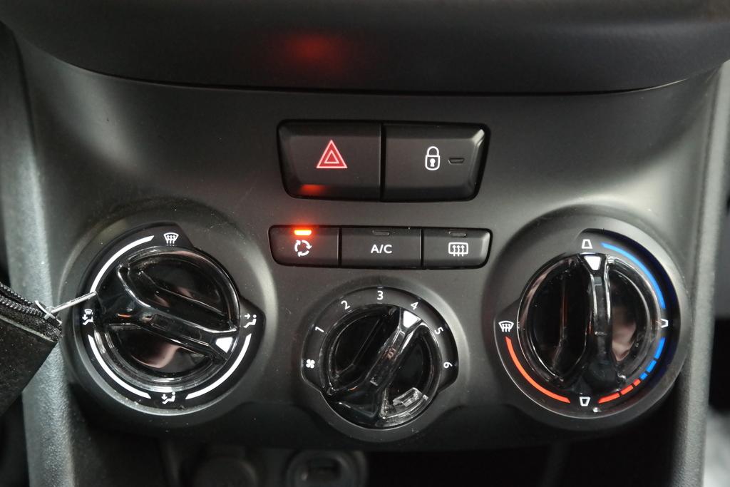 PEUGEOT 208 1.2 PureT. Blue Lion