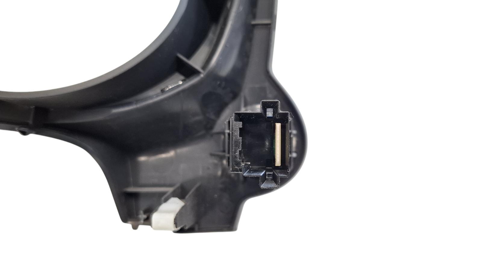 !ZWART A2 !1 BEVESTIGINGSPUNT AFGEBROKEN. 8060A180 GN211-02590 1607811380