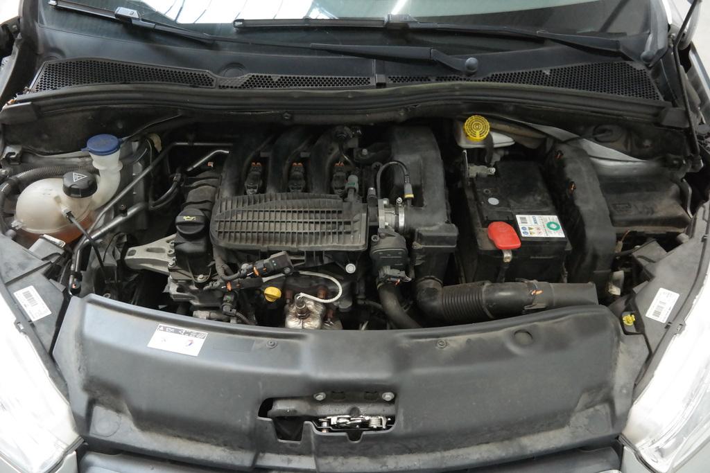 PEUGEOT 208 BERLINE