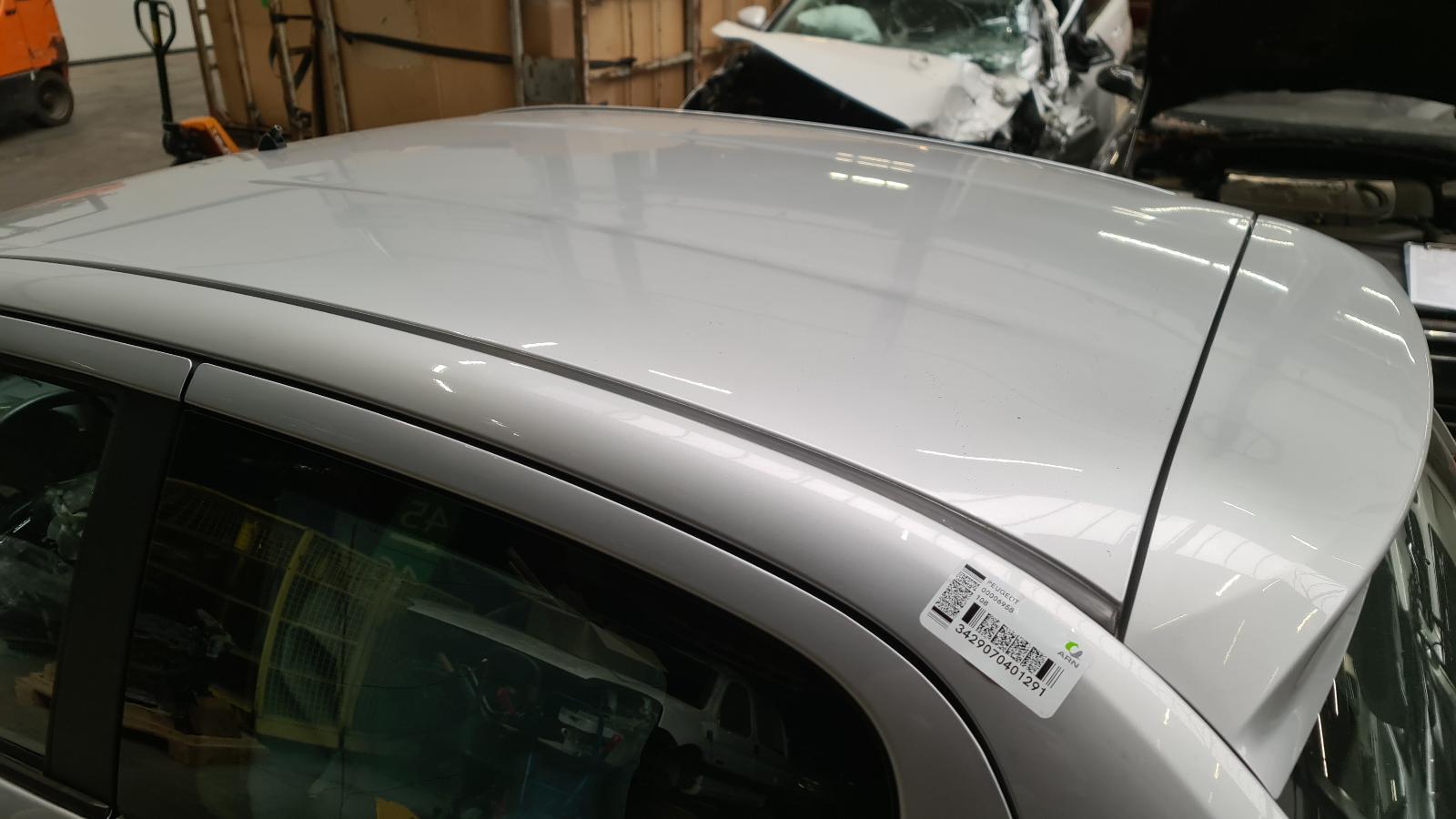 PEUGEOT 108 5 drs sedan