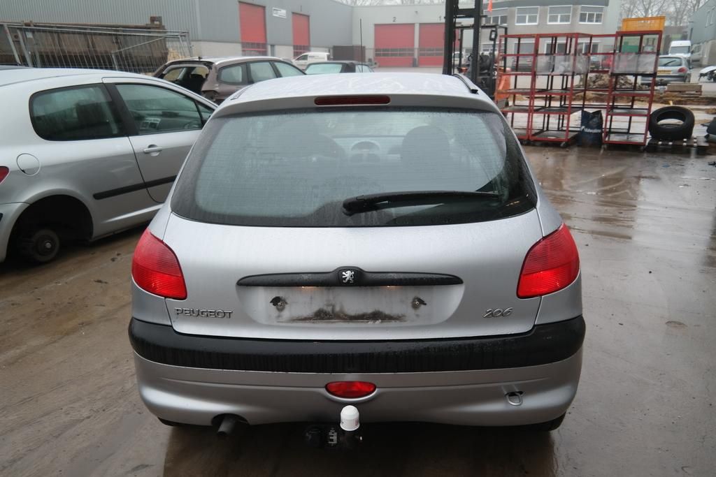 PEUGEOT 206