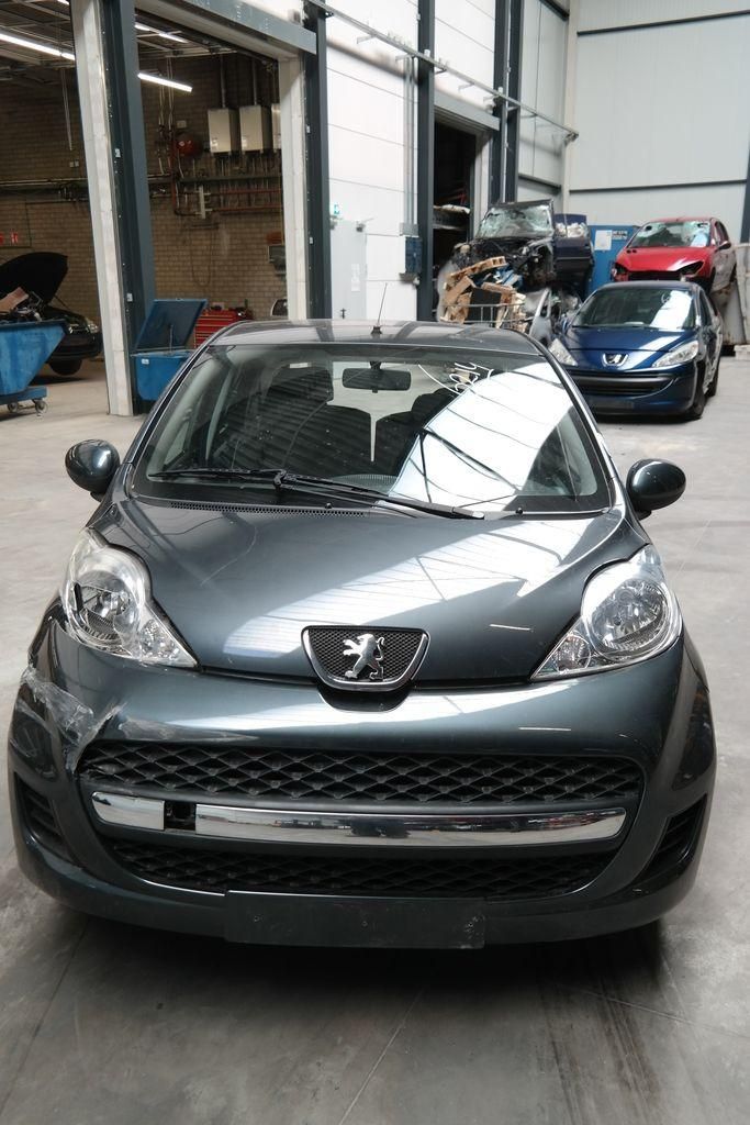PEUGEOT 107