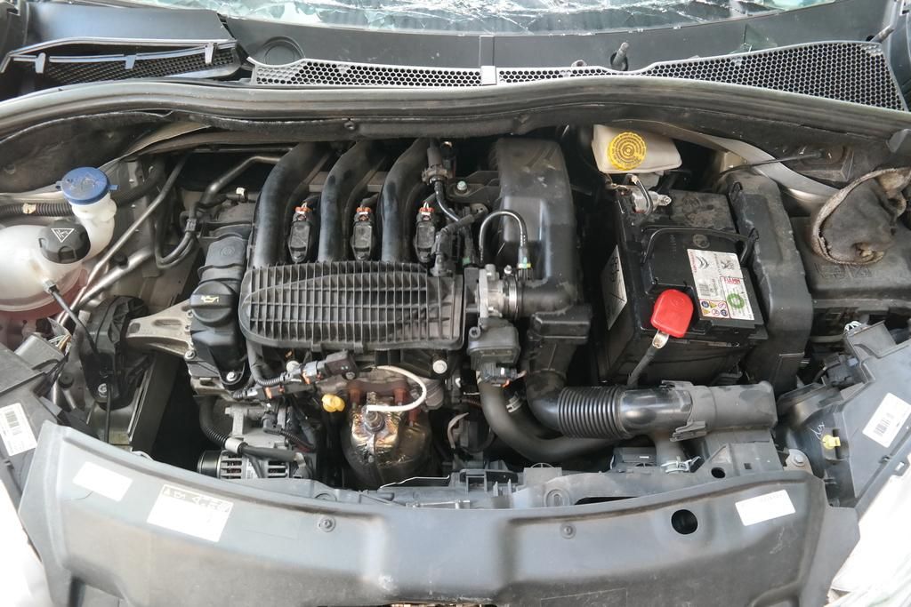 PEUGEOT 208 1.2 VTi Envy