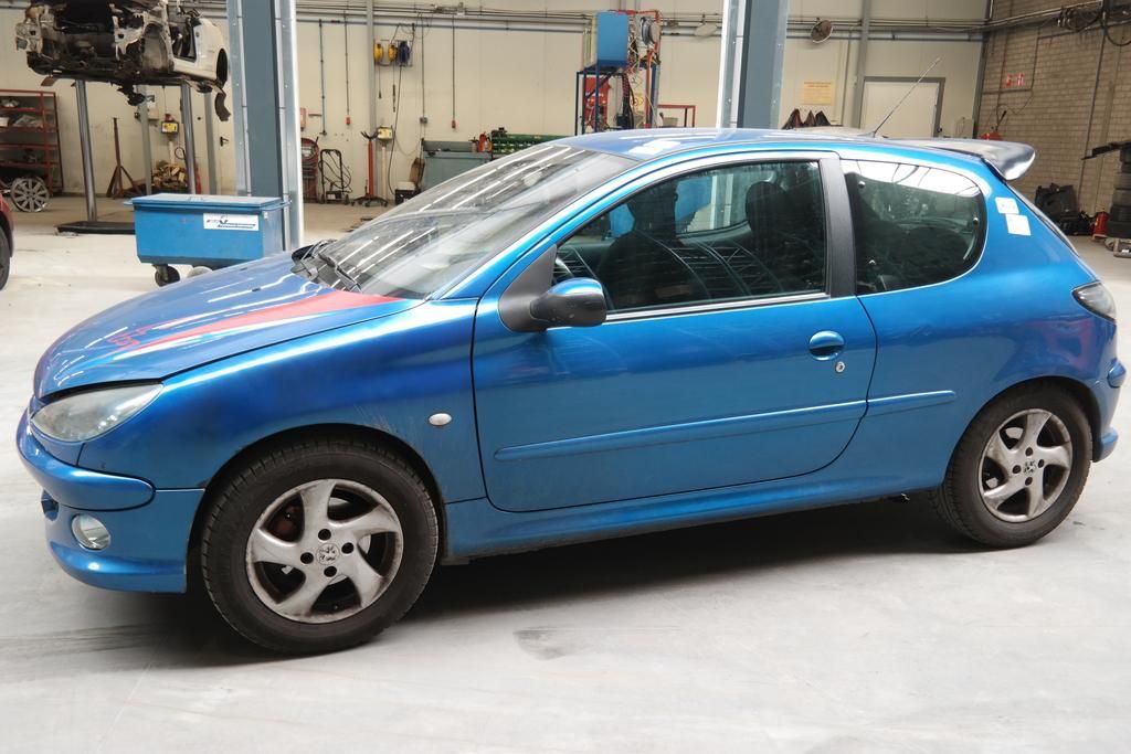 PEUGEOT 206