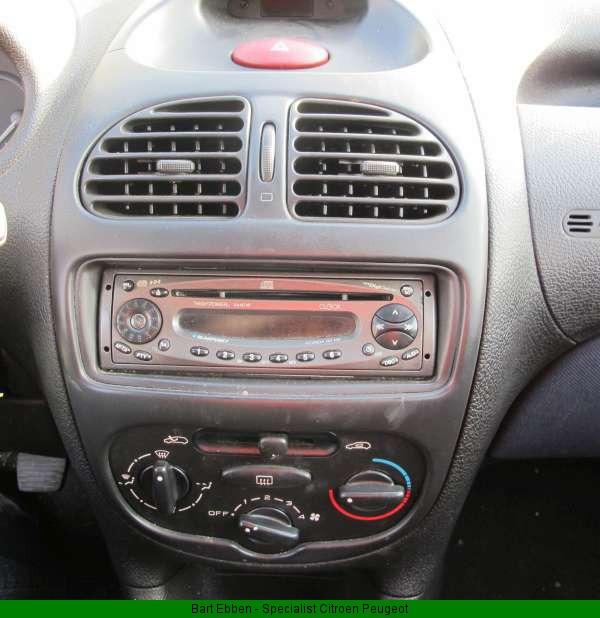 PEUGEOT 206 1.1 XR