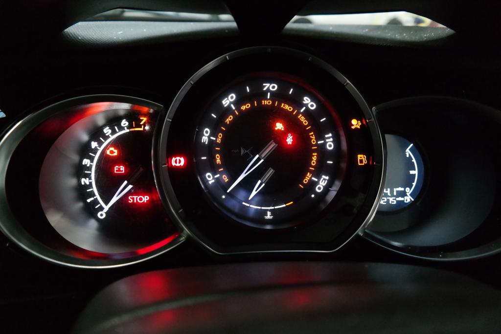 CITROEN DS3 SEDAN 1.2i VTi (EB2F)